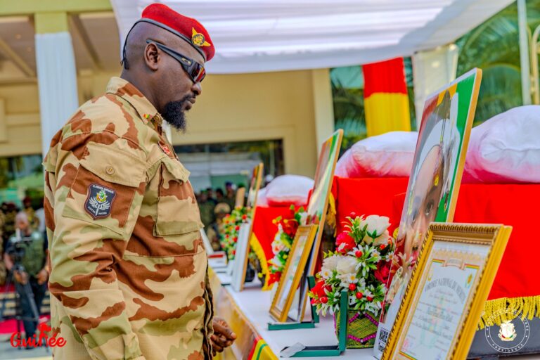 Conakry/Palais Mohamed V: Le Chef de l’Etat rend hommage aux victimes du 04 novembre 2023