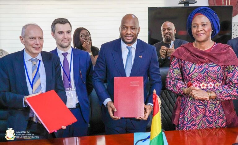 Guinée: Cérémonie de signature de la convention de financement du projet TNT et du projet de renforcement de la sécurité et de la défense aérienne