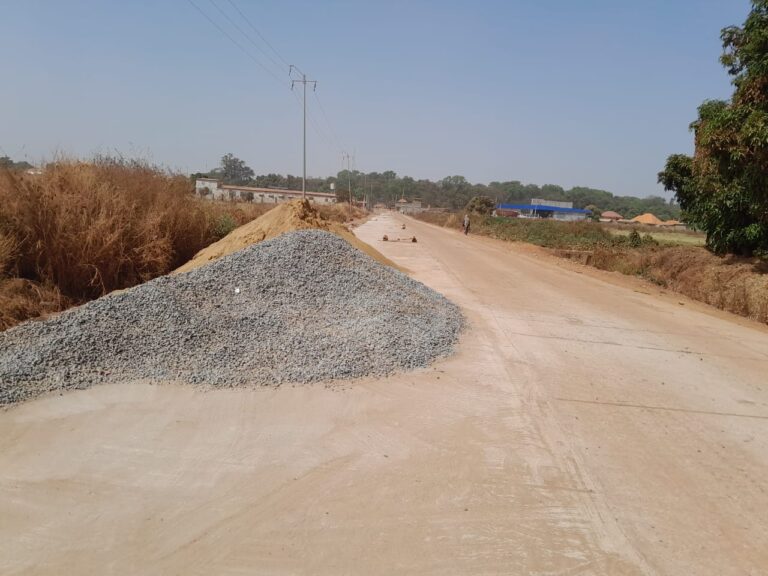 Siguiri : Les travaux de construction de la route reliant la ville au débarcadère du fleuve Niger avancent