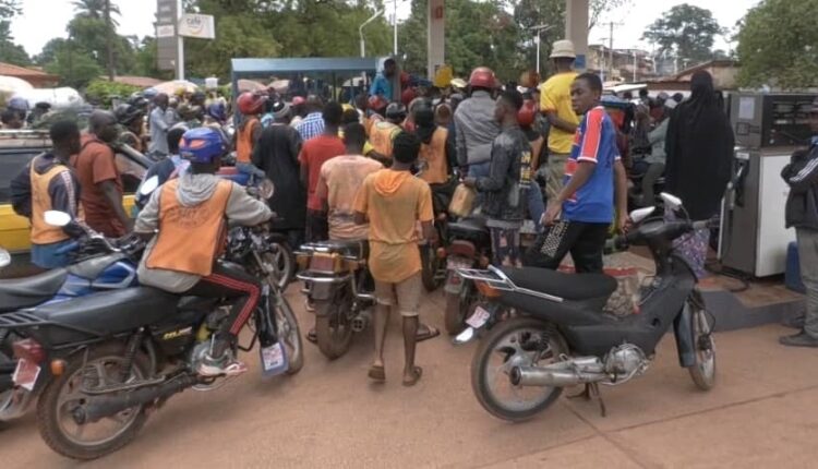 Kindia-Bangouya : Un litre de carburant  vendu à plus de  45000 GNF sur le marché  noir