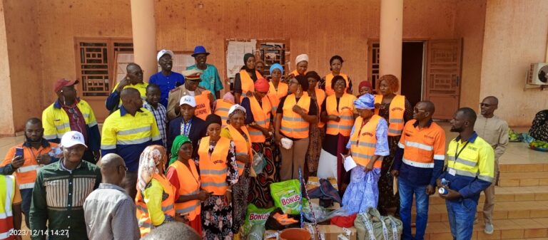 Mandiana : Remise d’un important lot de matériels d’assainissement aux femmes balayeuses de la préfecture