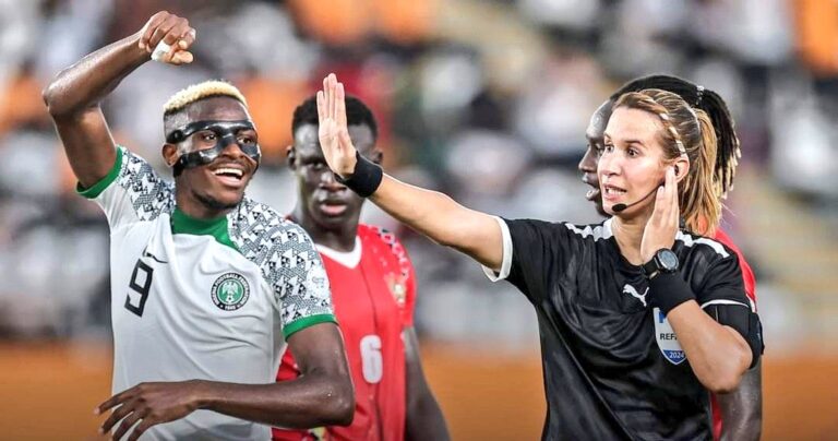 Foot: l’arbitre marocaine Bouchra Karboubi, première femme arabe à officier un match à la CAN 