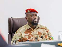 Guinée : Le chef de l’Etat décerne la ‘’médaille de sauvetage’’ aux acteurs engagés contre l’incendie du dépôt d’hydrocarbures (décret)