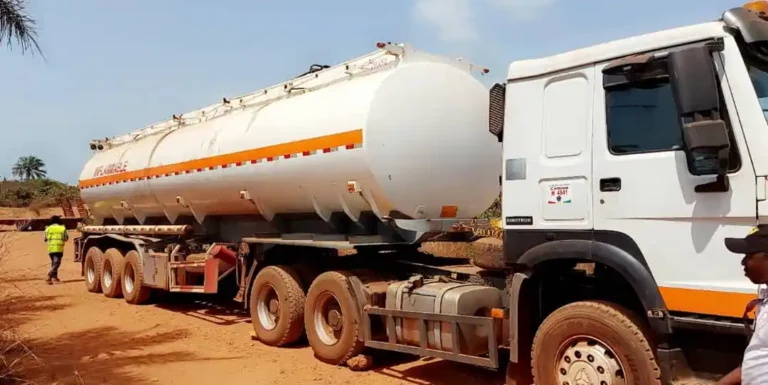 Koundara/Crise de carburant : Des bidons de grandes capacités retrouvés à bord des camions citernes