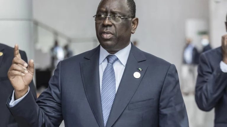 Sénégal: Macky Sall justifie le report de la présidentielle en Conseil des ministres, l’opposition s’organise