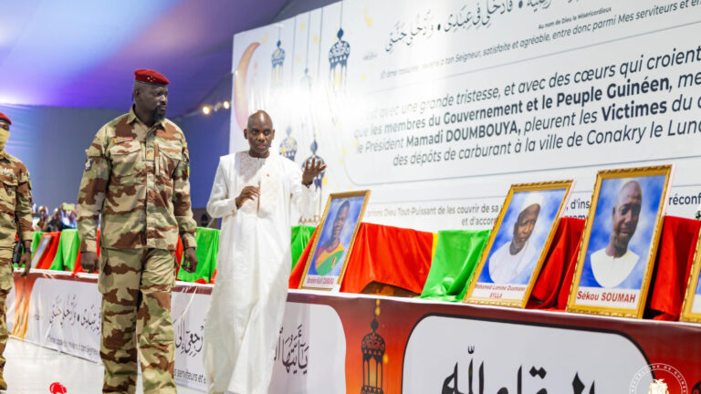 Guinée/Obsèques : le Chef de l’État rend un dernier hommage aux victimes de l’incendie de Kaloum