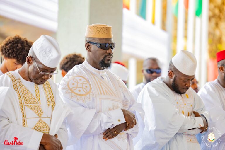 Guinée/Prière de l’Aîd El-Fitr : Le Chef de l’Etat accomplit ses obligations religieuses au Palais Mohamed V