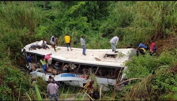 Macenta-Urgent : Un accident de bus fait plusieurs victimes sur la route Macenta-Gueckédou