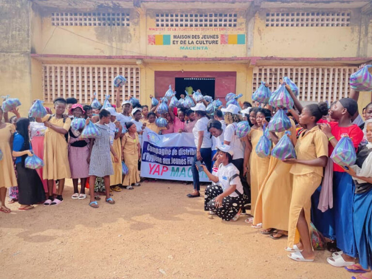 Macenta: 100 jeunes filles bénéficient de kits hygiéniques à l’occasion de la journée internationale de l’hygiène menstruelle