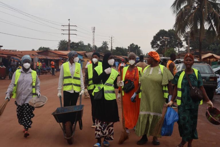 Boké-Assainissement: Les autorités et populations luttent contre l’insalubrité  à Kolaboui