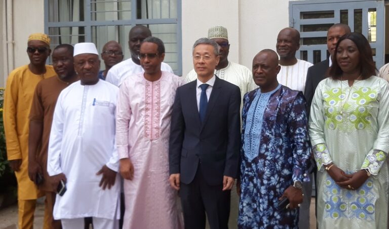 Coopération sino-guinéenne : Le ministre Fana Soumah reçoit en audience l’ambassadeur de la Chine en Guinée