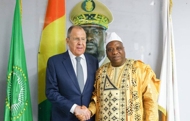 Le renforcement des relations russo-guinéennes traditionnellement amicales au centre de la visite de travail de Sergueï Lavrov à Conakry