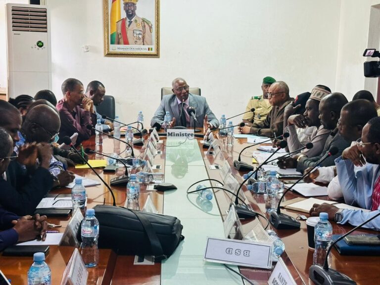 Guinée/Examens Nationaux:   ‘’Des copies de certaines communes et préfectures ont été surévaluées et que la décision du MEPU-A de revenir sur la correction de ces copies afin d’établir la justice est tout à fait responsable’’ (Le premier ministre)