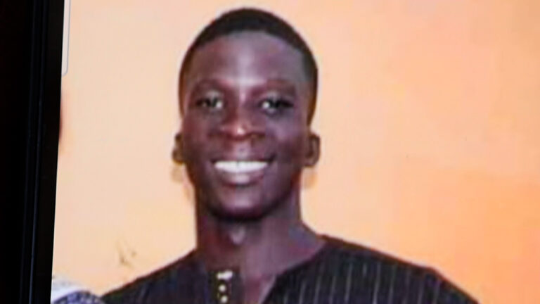 Conakry/Kaloum : Un jeune étudiant lynché à cause d’un montant de 300 mille francs guinéens qu’il aurait volé