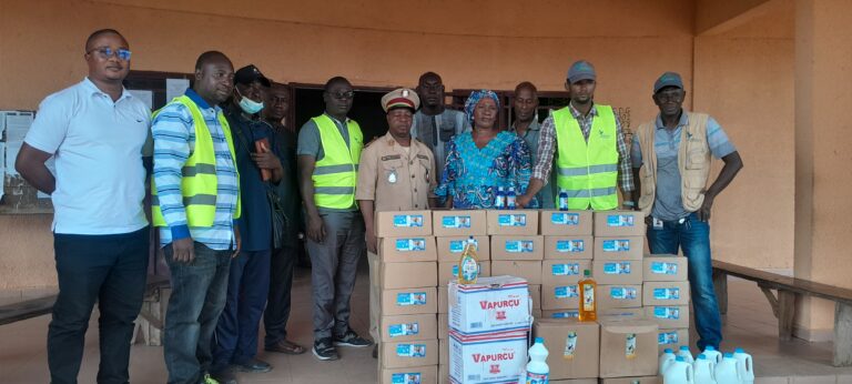 Guéckédou : L’ONG Tinkosso offre un important lot de kits hygiéniques aux victimes des inondations