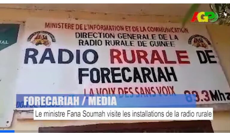 Forécariah / Média : Le ministre Fana Soumah visite les installations de la radio rurale.