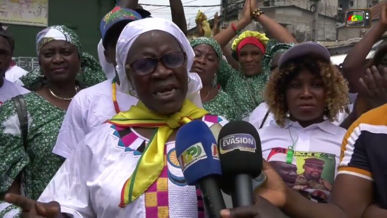 CONAKRY / CÉLÉBRATION DU 02 OCTOBRE : LES FEMMES DU MARCHÉ NIGER À KALOUM SOUTIENNENT LES ACTIONS DU GÉNÉRAL MAMADI DOUMBOUYA.