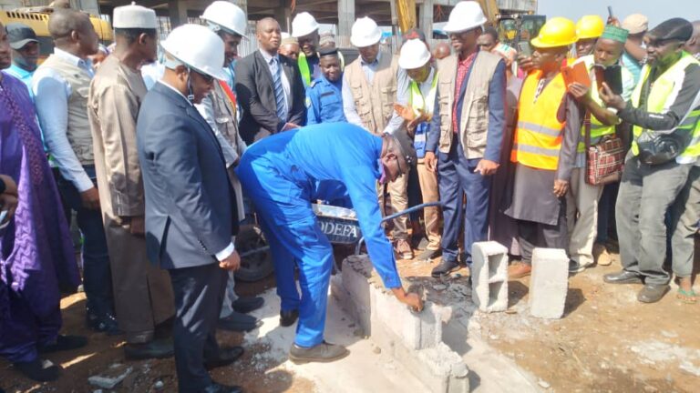 Guinée : Les travaux de construction de futur siège de la Direction générale des Douanes lancés à Koloma