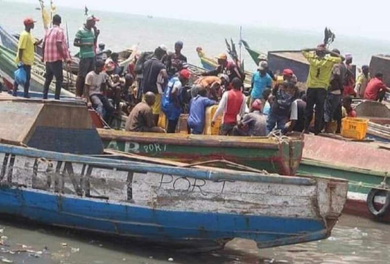 Forécariah/Maferinyah : Collision entre un navire de la société CHEC et une pirogue, un homme porté disparu