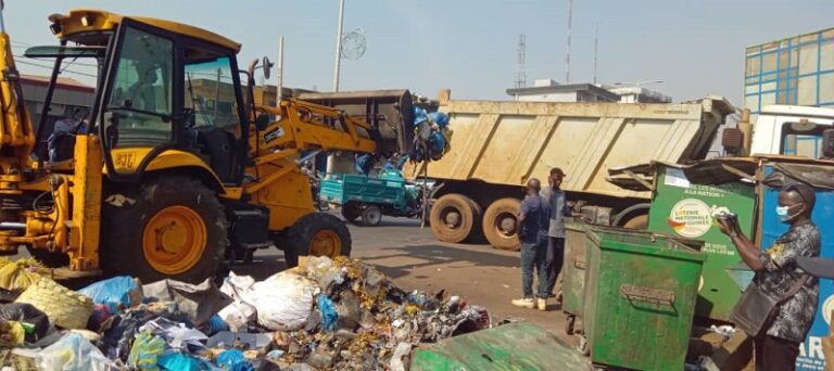 Conakry/Assainissement : Plus de 25000  tonnes d’ordures collectées et transportées par la société Albayrak durant ce mois de Décembre