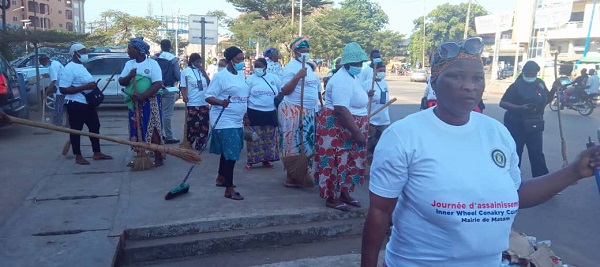 Conakry/Matam: L’ONG Inner Wheel international Conakry Colombe s’implique dans la réussite de la journée d’assainissement