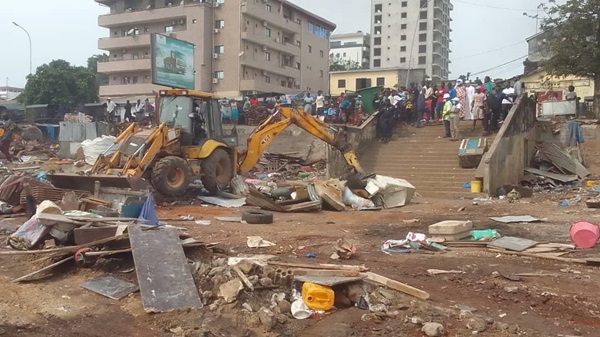 Conakry/Kaloum : Les opérations de déguerpissement lancées au débarcadère de Tèminètaye