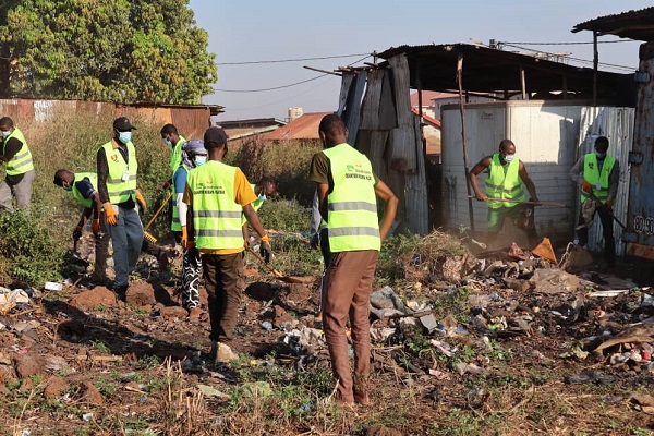 Conakry : Le quartier Kobaya-plateau assaini par l’ONG ‘’ Union des Jeunes pour le Développement de Kobaya