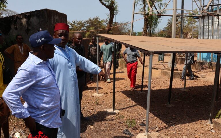 Kassa/Radio Rurale: Le ministre Fana Soumah échange avec les techniciens pour identifier de nouveaux besoins