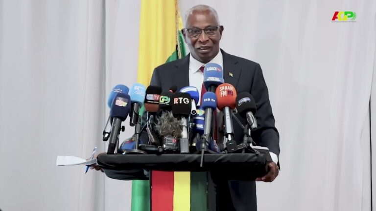 PRIMATURE/CONFÉRENCE DE PRESSE : LE PM AMADOU O BAH RÉAGIT AUX ACCUSATIONS DE MUSÈLEMENT DE LA PRESSE