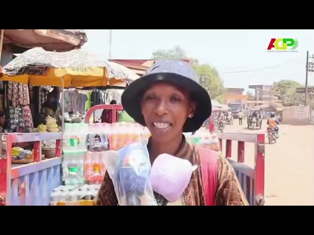 Kindia: Adama Bah brise les stéréotypes en devenant l’unique conductrice de Moto-Tricycle de la préfecture