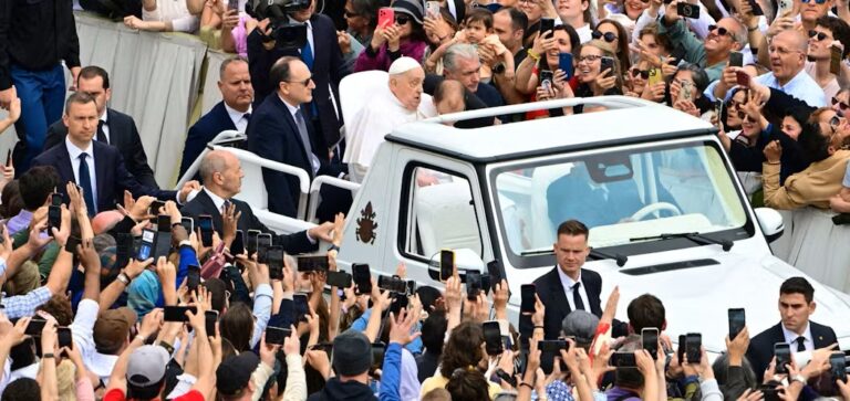 Mort du Pape: des dirigeants africains saluent la « compassion » de François