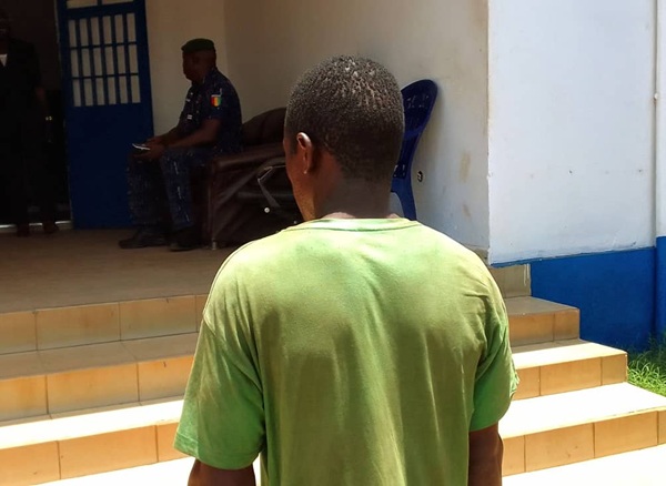 Coyah: Trois (3) jours après avoir assassiné son épouse, Mamadou Lamarana Barry arrêté et présenté devant le parquet