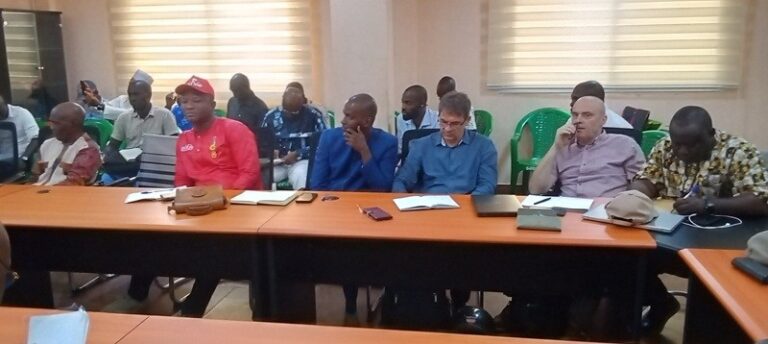Conakry: Face à l’augmentation quotidienne du volume de déchets produits, le gouvernorat réfléchit sur des solutions pérennes