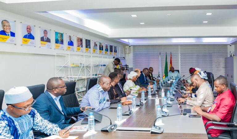 Guinée/Santé: « Le taux de mortalité est en baisse, le taux de vaccination connaît une progression significative », dixit le premier ministre