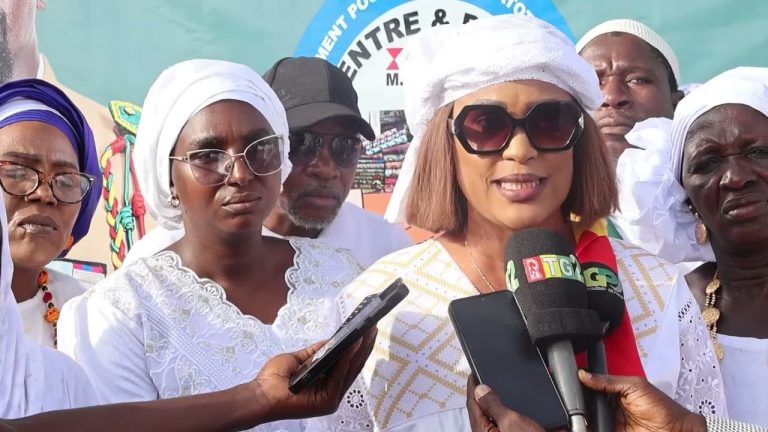 CONAKRY / LANCEMENT DU MOUVEMENT POUR LA PAIX DE MATOTO MARCHÉ « CENTRE ET PARK »: LA COORDINATRICE DES GAZELLES DU CNRD SOUTIENT LE MOUVEMENT