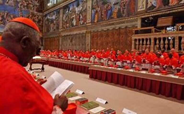 Religion/Conclave au Vatican: Le peuple de Guinée retient son souffle après deux (2) jours sans fumée blanche