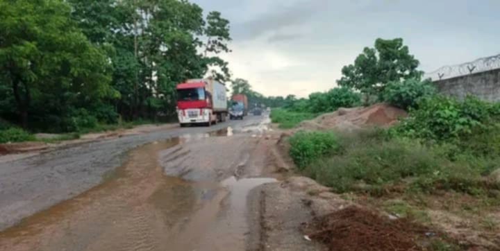 Dubréka/ Gbantama : Une coulée de boue crée plusieurs points noirs sur la route Dubréka-Boffa