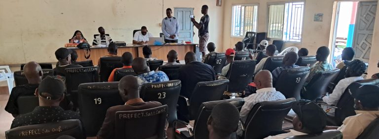 Boké : Les secrétaires généraux, officiers d’Etat Civil et enseignants outillés sur le processus de correction des listes électorales provisoires