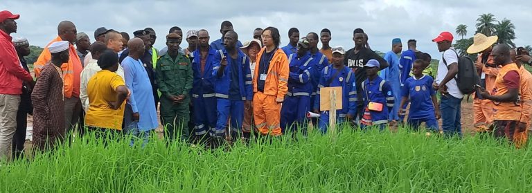Boké-Agriculture : Le Consortium SMB-Winning présente son champ d’expérimentation aux autorités et aux communautés de Kaboyé