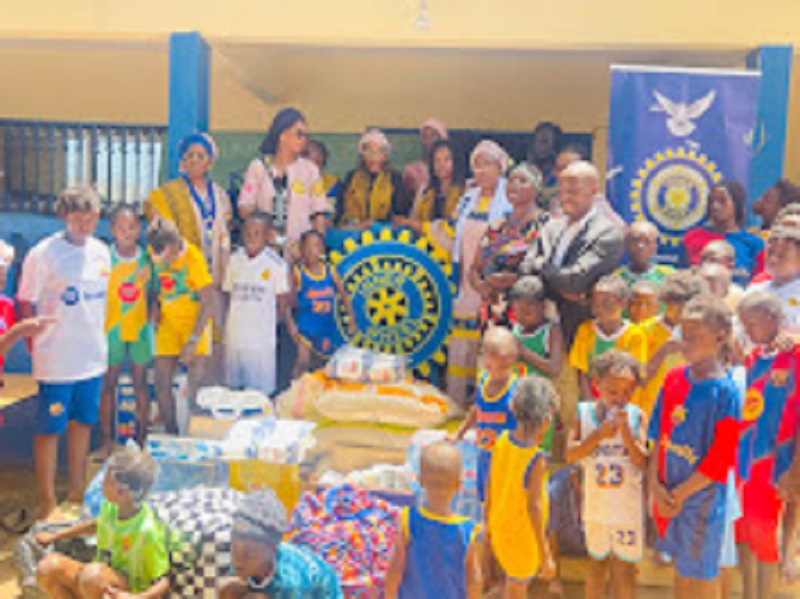 Guinée/Humanitaire : L’ONG INNER WHEEL INTERNATIONAL CLUB DE CONAKRY COLOMBE donne le sourire aux enfants de deux orphelinats de la capitale