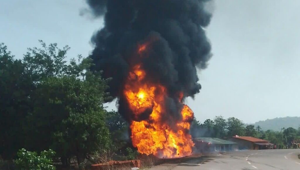 Mamou : Un chauffeur meurt dans l’incendie d’un camion-citerne à Timbo