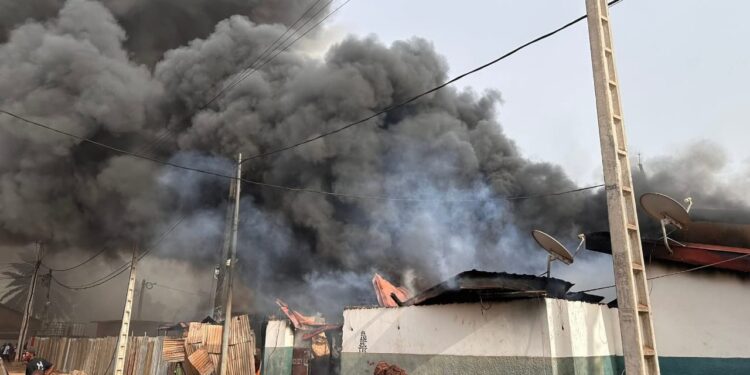 Dubréka: Une usine de production d’eau minérale ravagée par un incendie