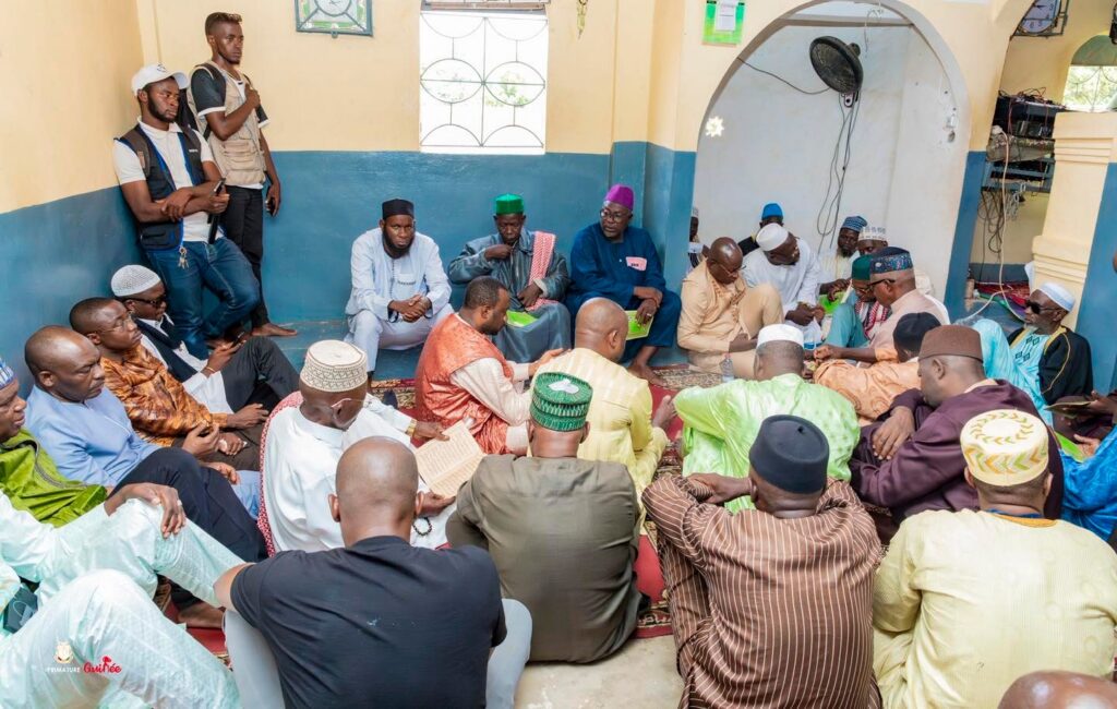 Kindia : Lecture du saint Coran pour la paix et la cohésion sociale à la grande mosquée du quartier Fissa Hôpital