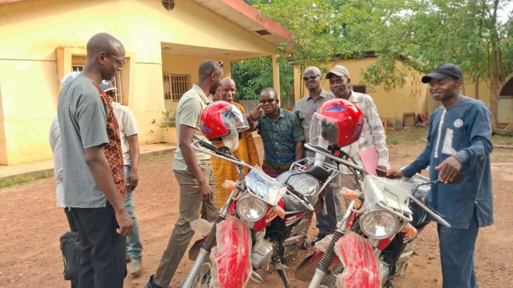 Beyla : L&rsquo;ANAFIC offre deux motos au Service préfectoral du développement