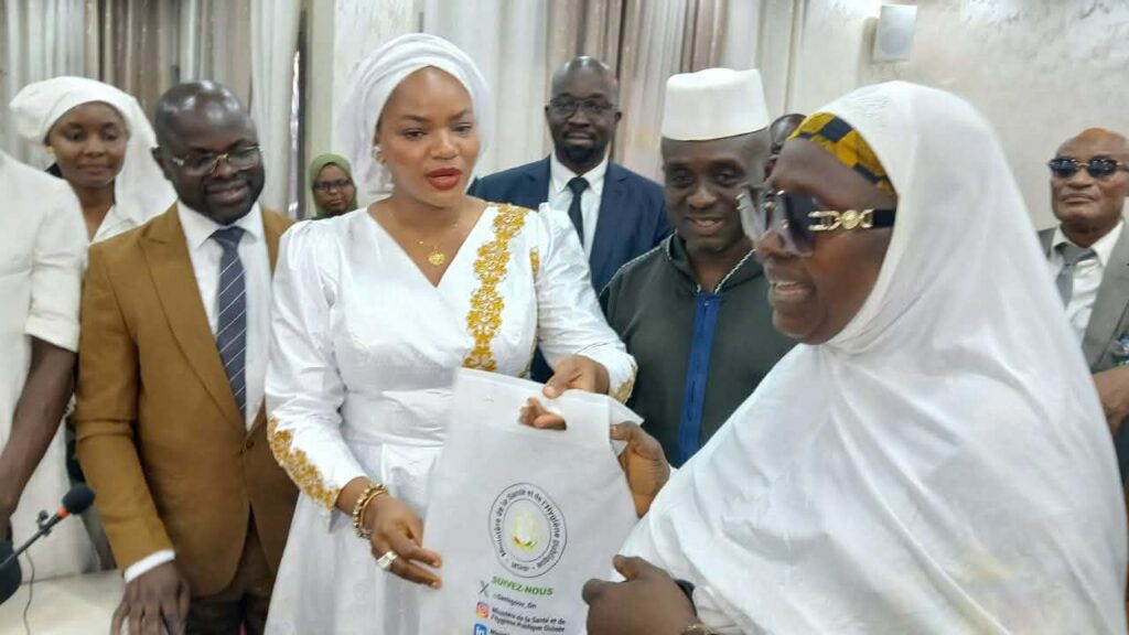 Guinée : Remise de kits médicaux aux pèlerins avant leur départ pour La Mecque