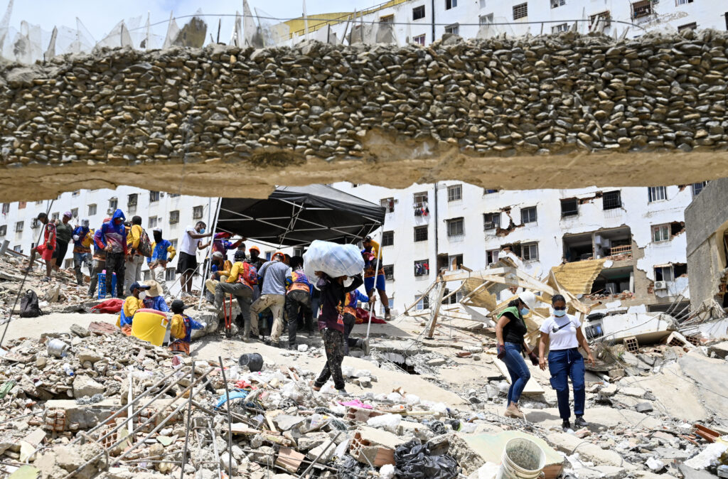Séismes au Venezuela : au moins 920 morts et 50.000 disparus, l&rsquo;Etat de La Guaira « militarisé »