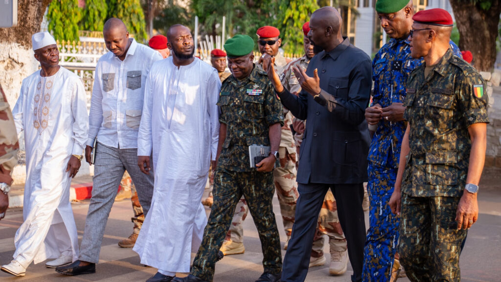 Conakry : le Président Mamadi DOUMBOUYA effectue sa traditionnelle promenade de santé au contact des populations