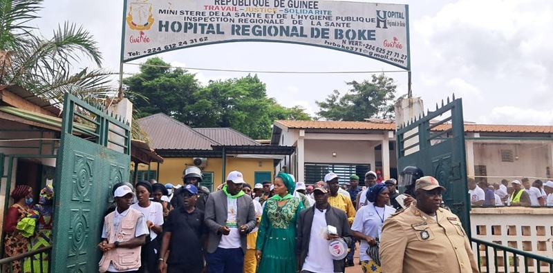 Boké: La Ministre de la santé Khaïté Sall visite les installations de l&rsquo;hôpital régional