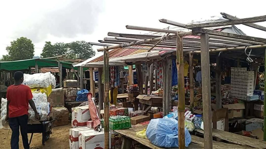 Yomou : Les activités commerciales au ralenti suite à l’incendie du grand marché de N’zérékoré