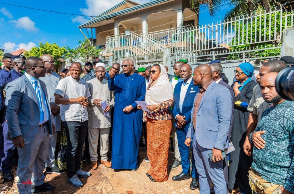Conakry/Drame de Démoudoula : Le premier ministre visite le site et réaffirme le soutien du Gouvernement aux victimes